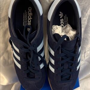 NWT adidas Navy Suede Sneakers with light blue Stripes. Size 9 Men’s.
